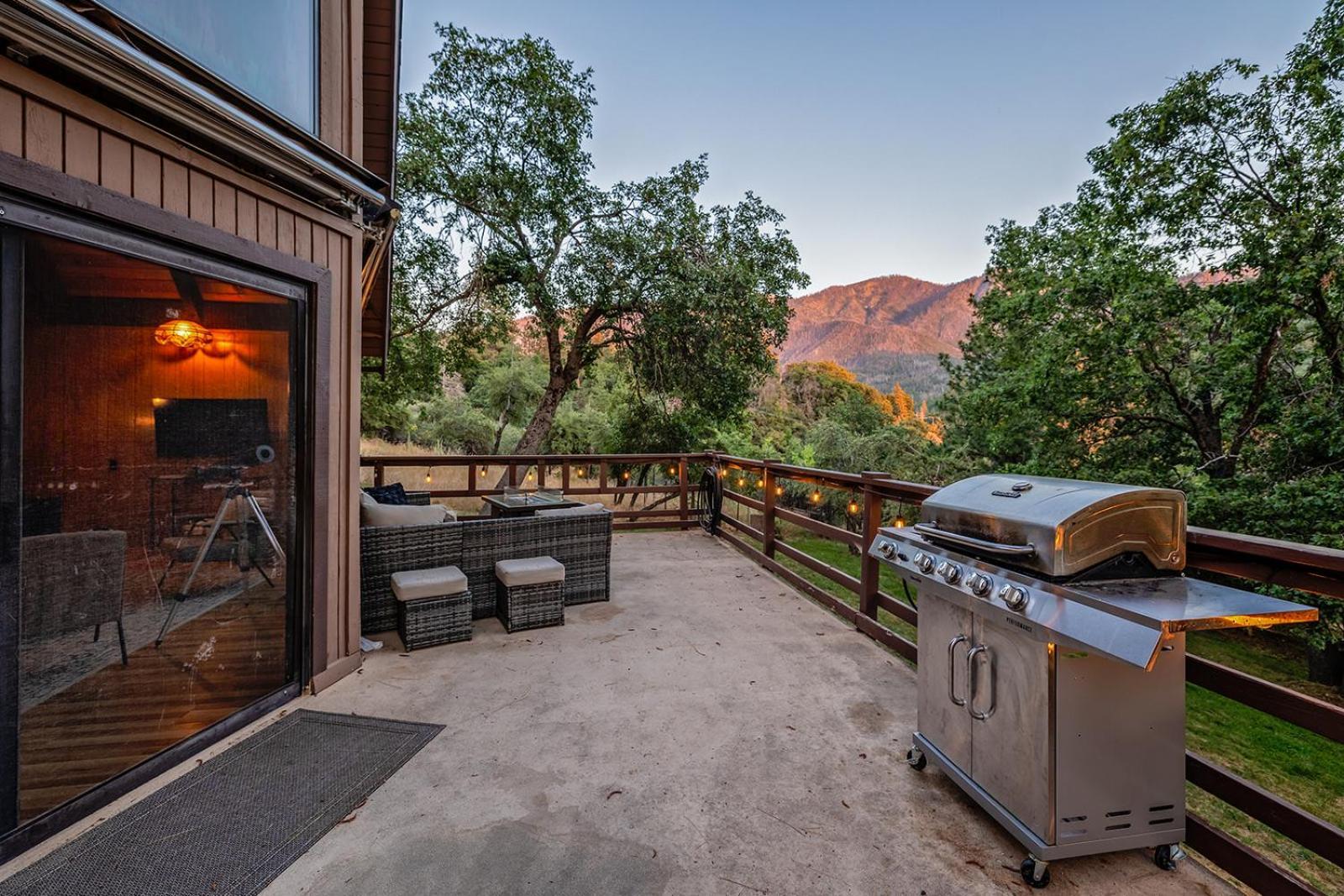 Hygge Haus Sequoia - Large Private W Views Chalet